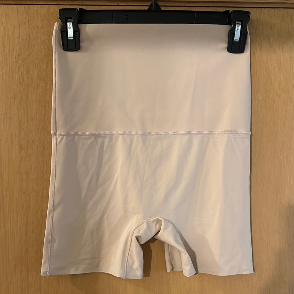 FIT Figure Improving Technology High-Waisted Shapewear Shorts Cream Medium